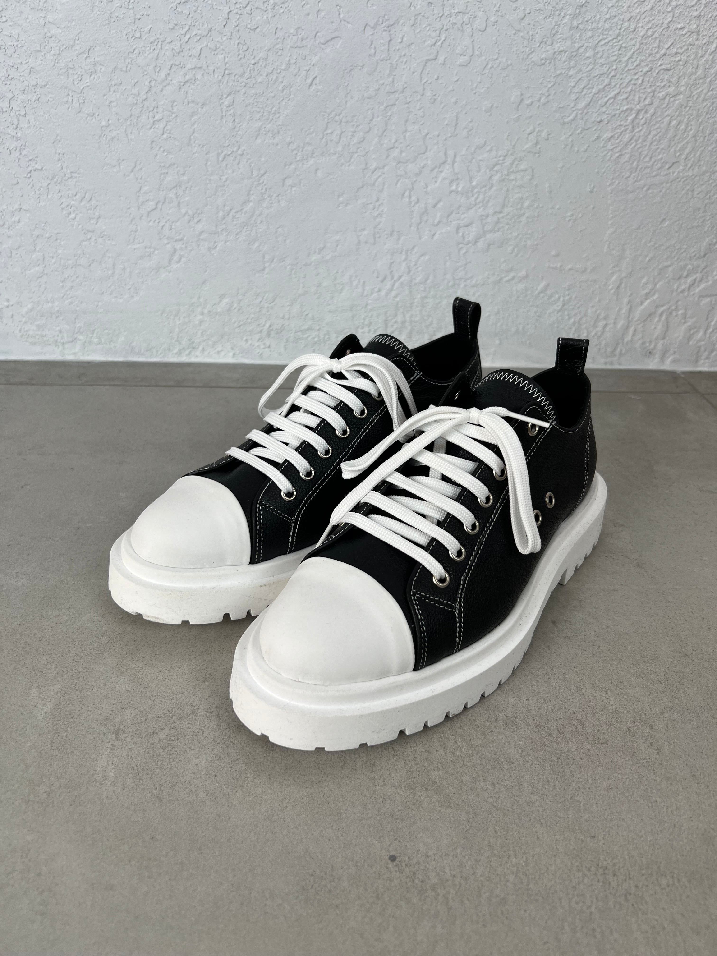 SNEAKERS IN PELLE CON PUNTA GOMMATA