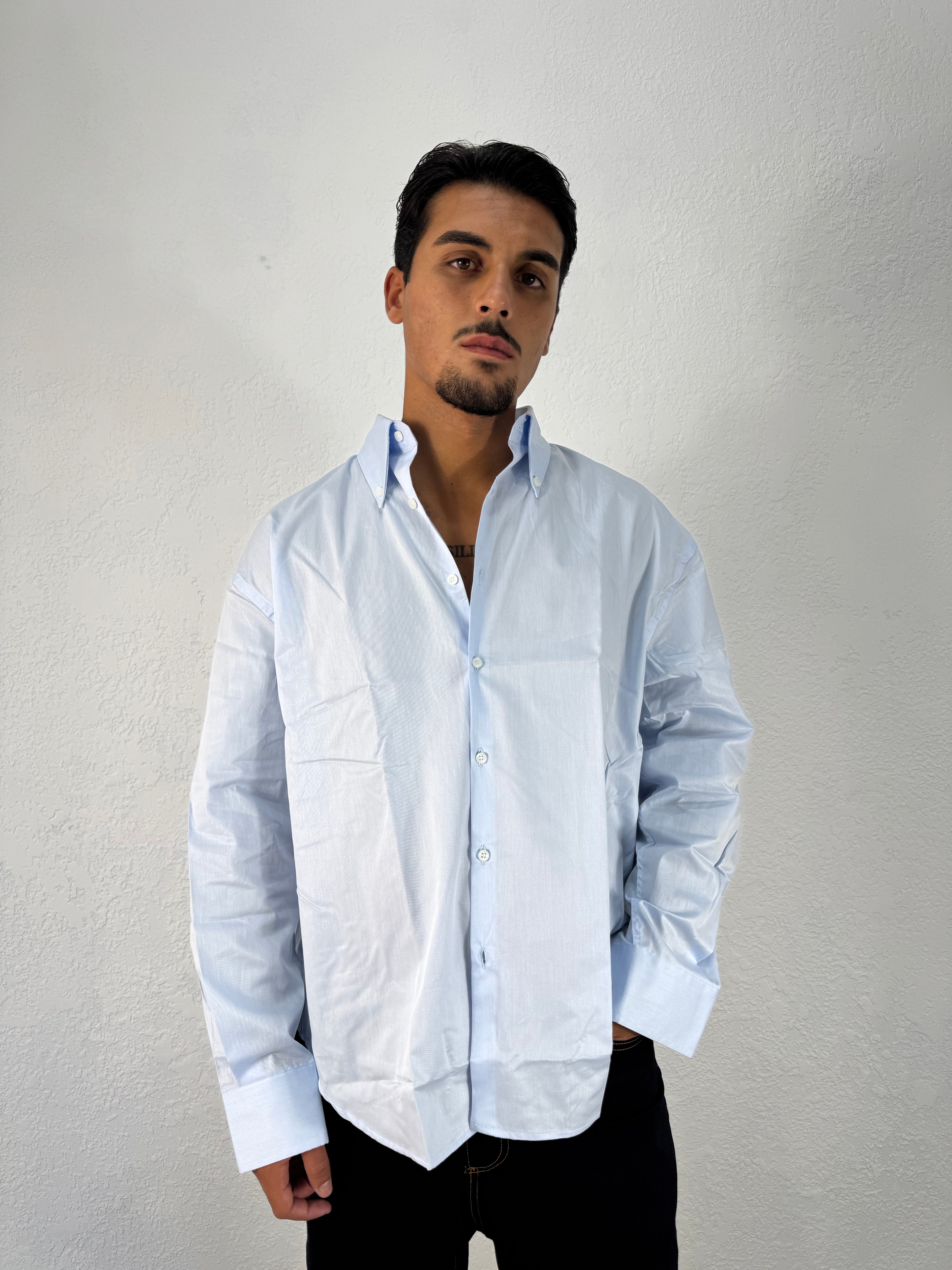 CAMICIA INUSUAL TINTA UNITA CON RICAMO RETRO