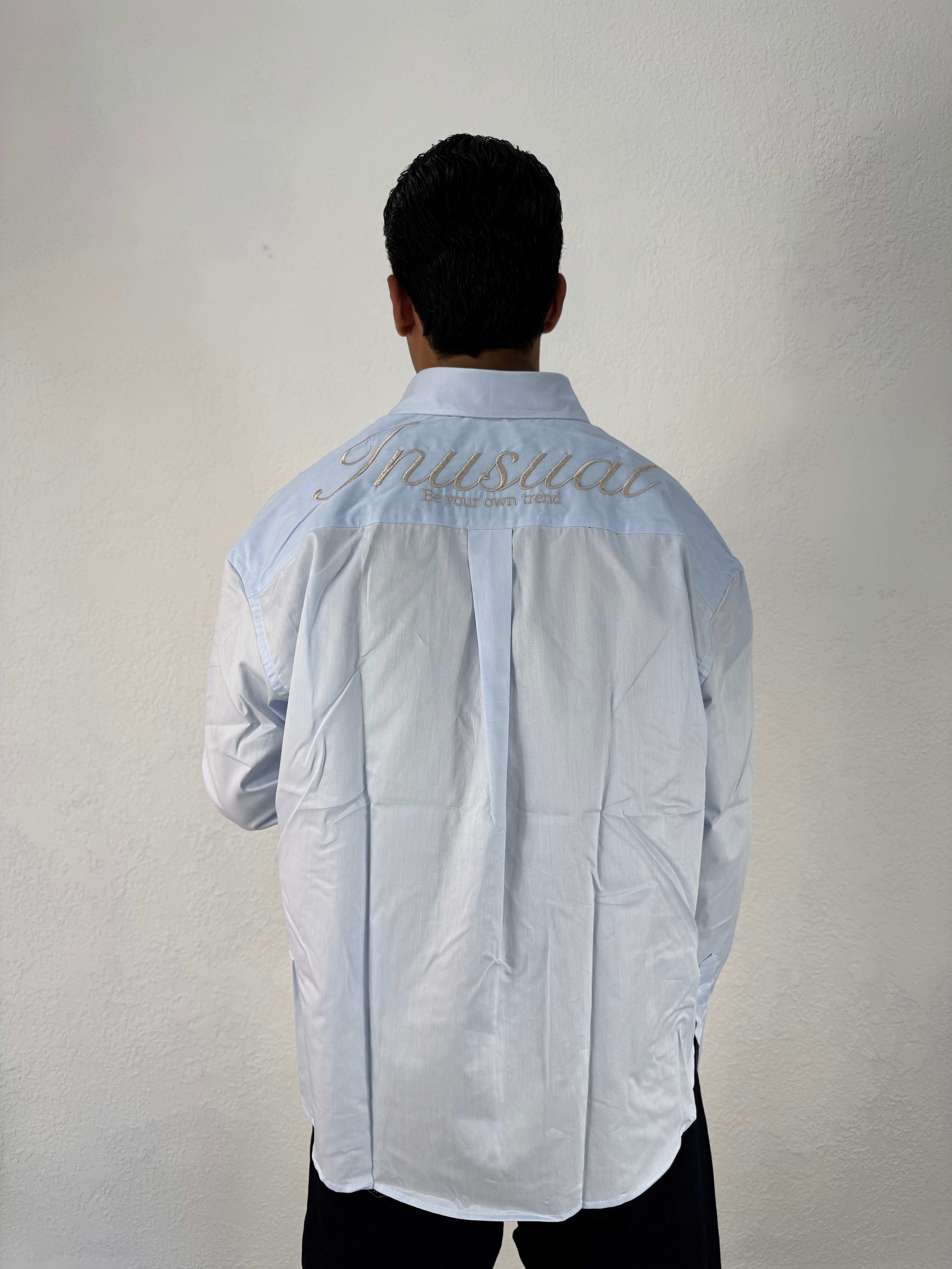 CAMICIA INUSUAL TINTA UNITA CON RICAMO RETRO