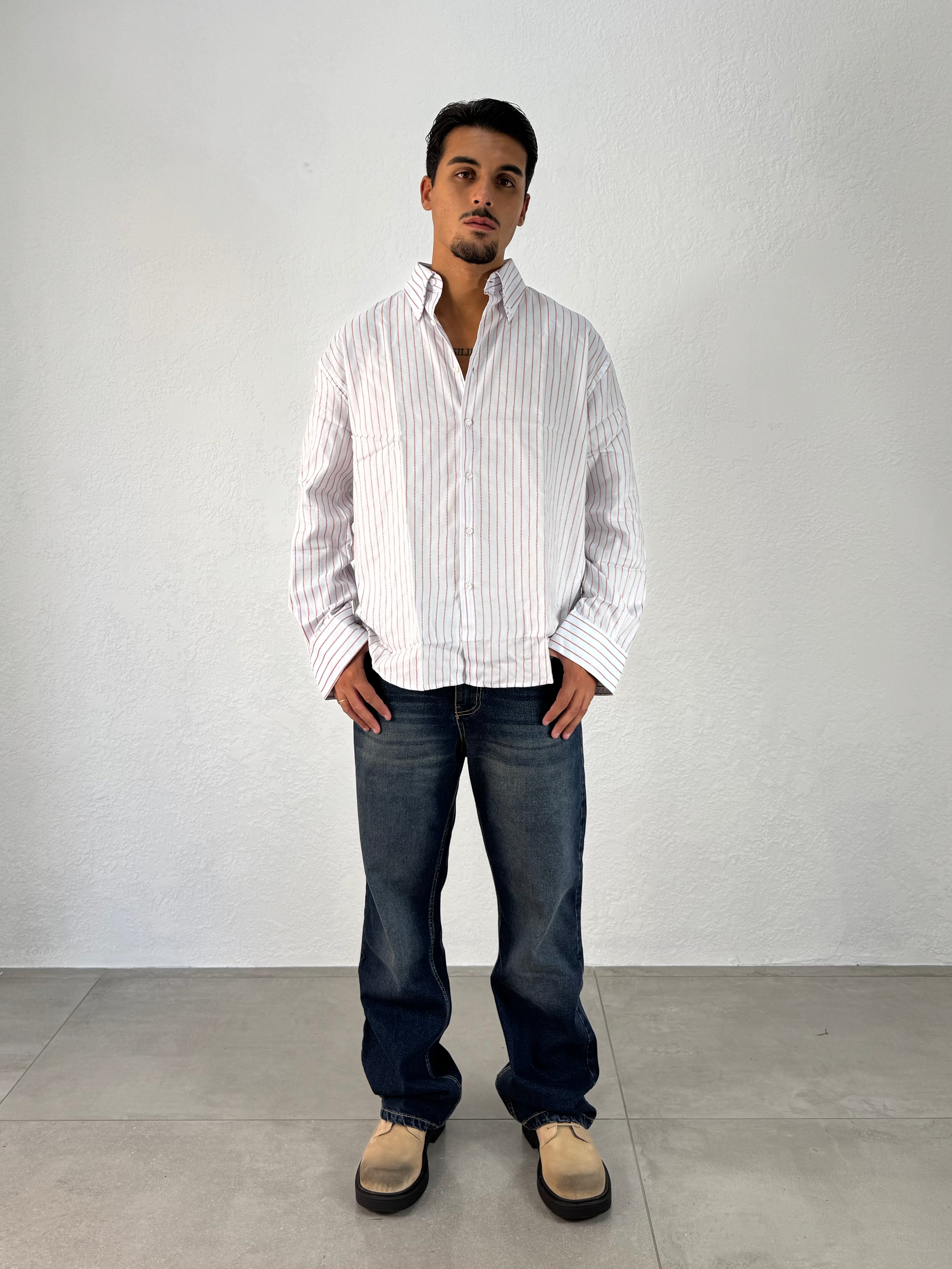 CAMICIA INUSUAL RIGATA ROSSA CON RICAMO