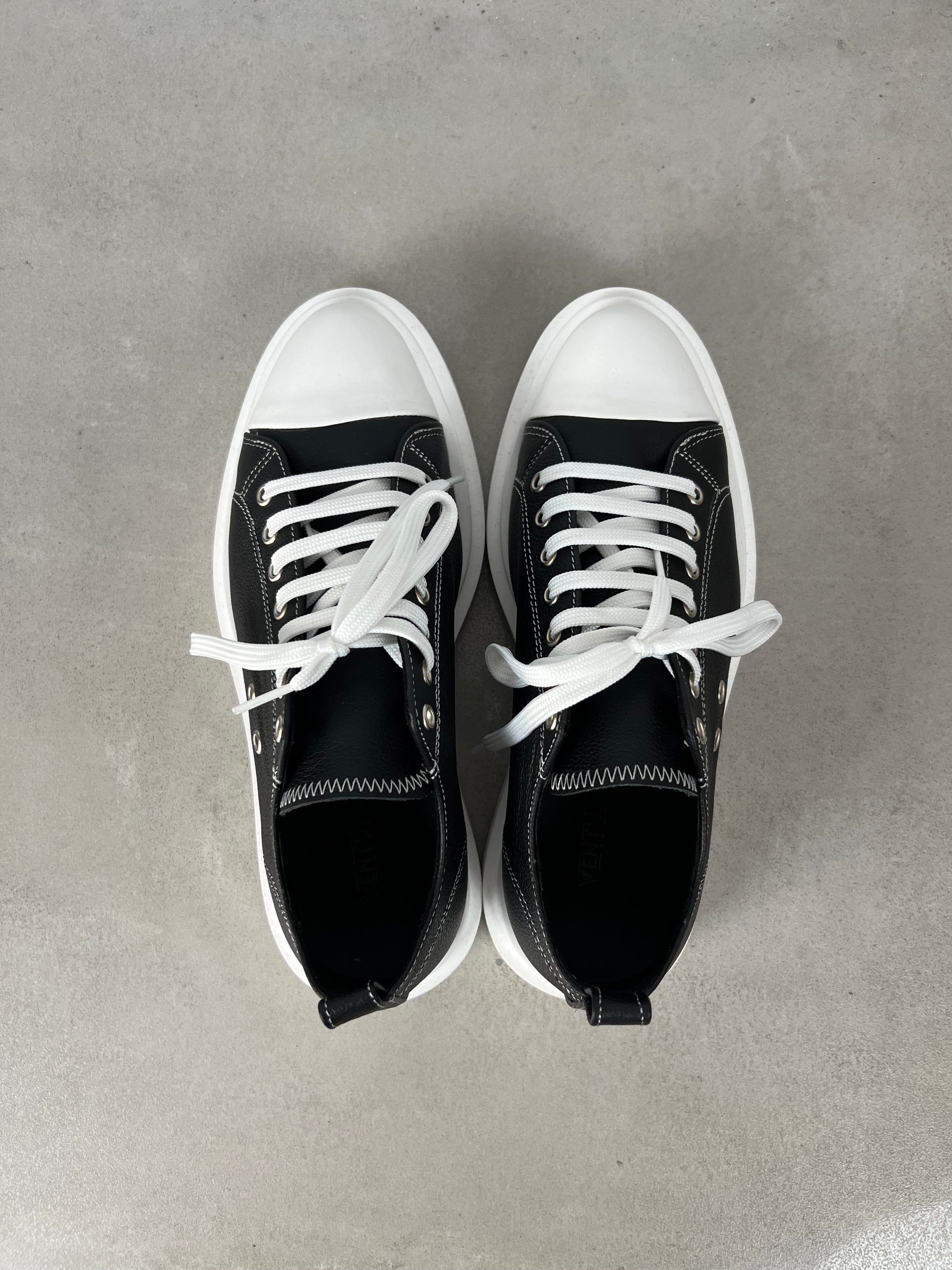 SNEAKERS IN PELLE CON PUNTA GOMMATA
