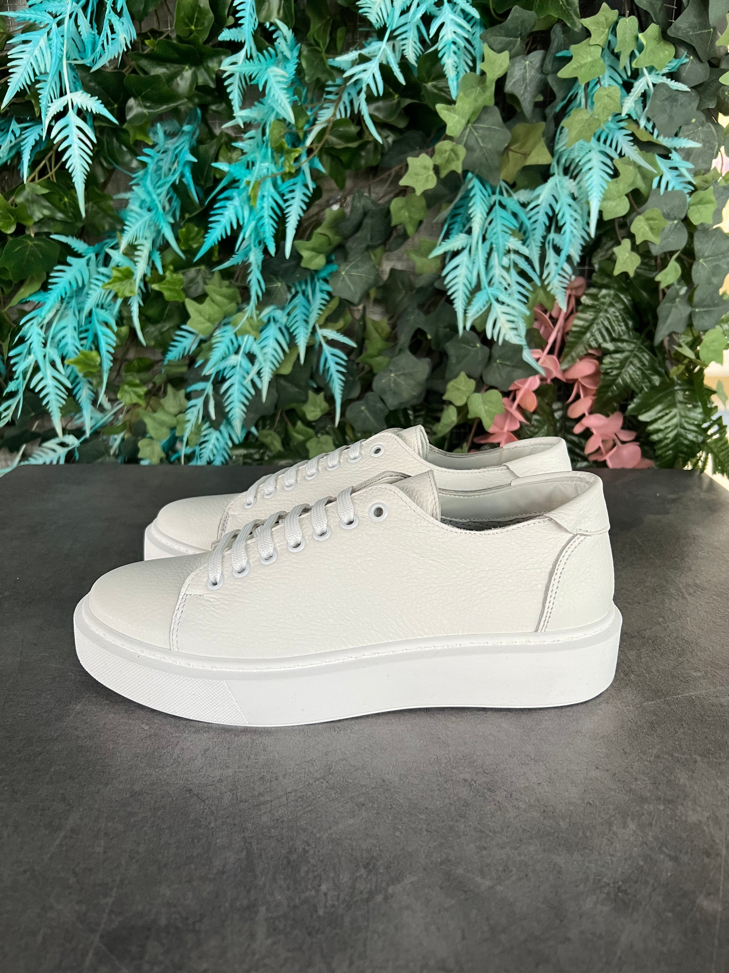 Sneakers White