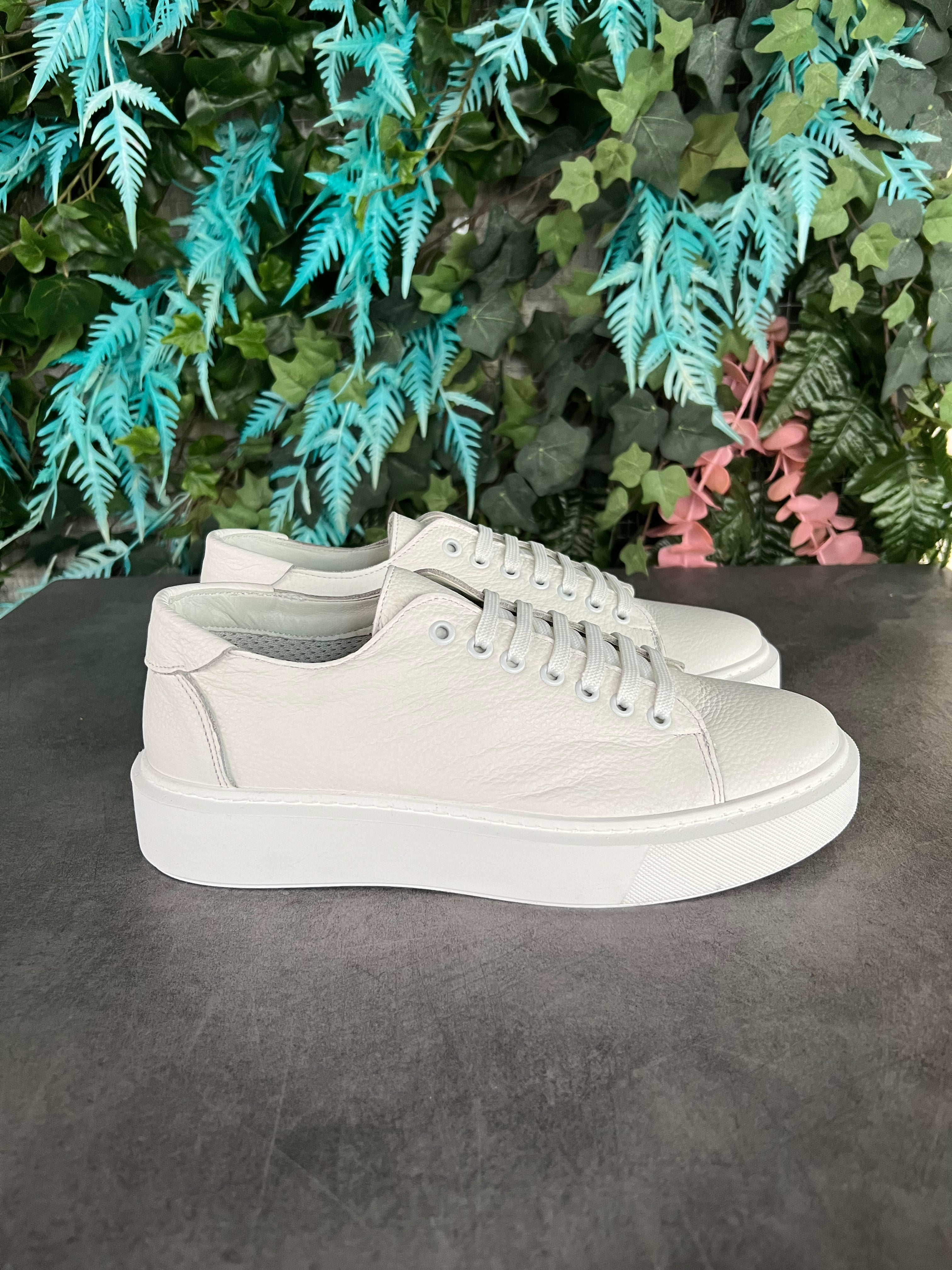 Sneakers White