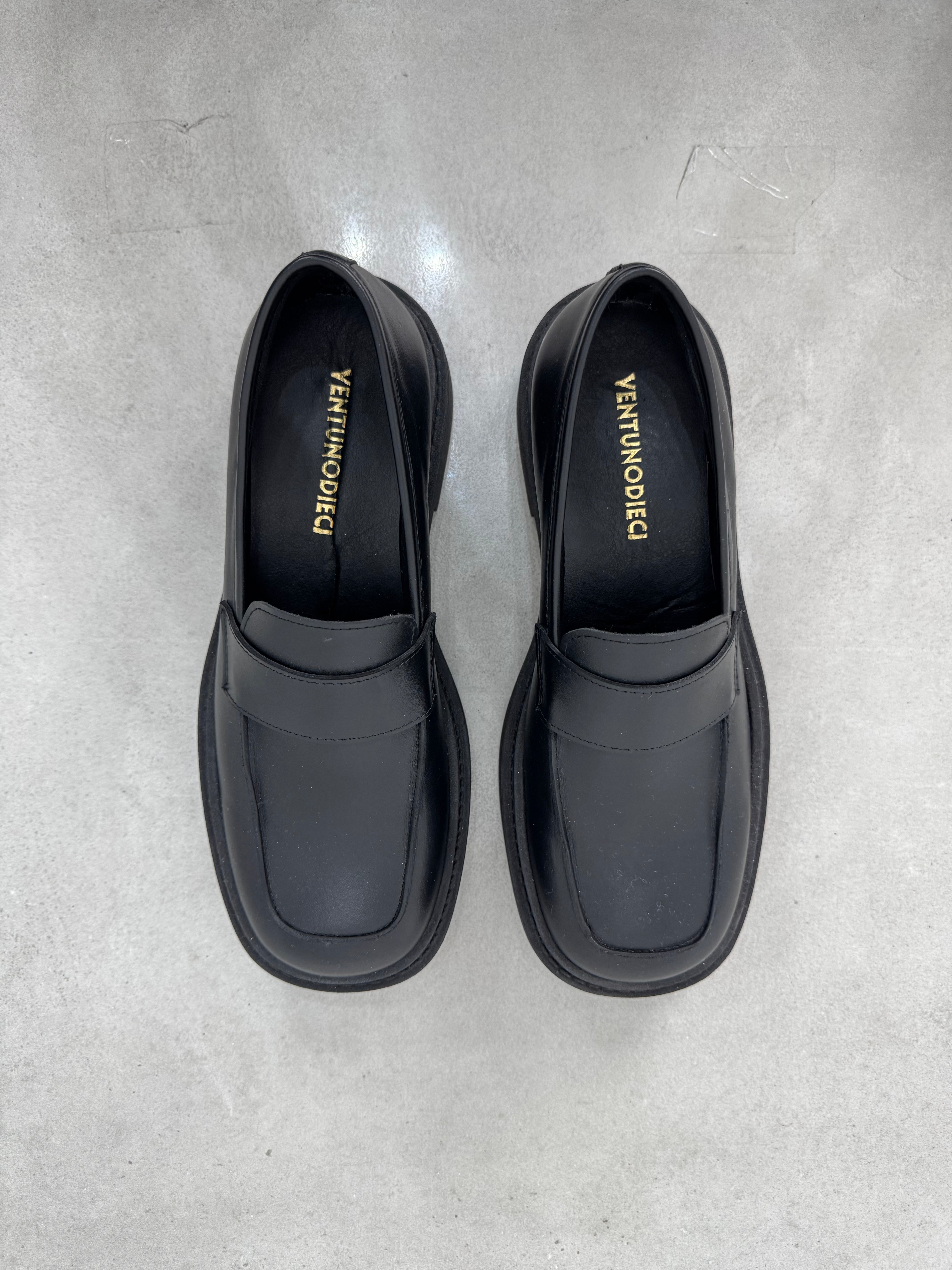 COLLEGE IN PELLE PUNTA QUADRATA