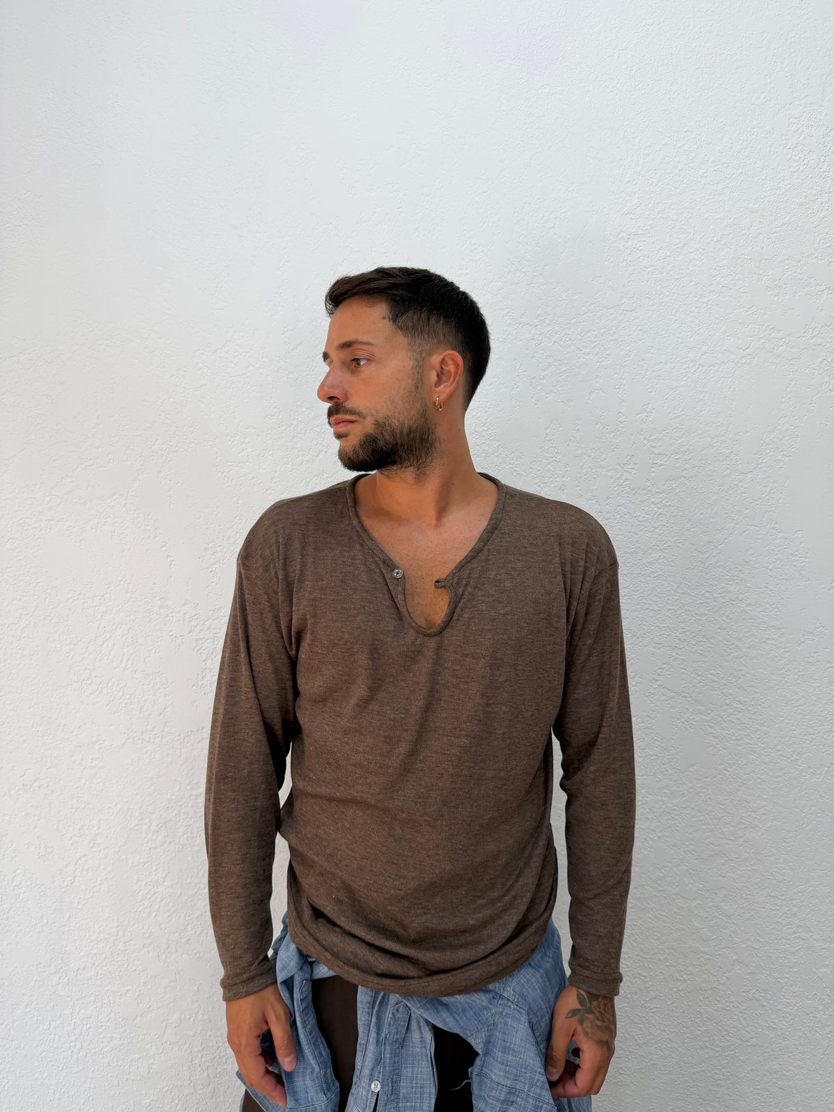 MAGLIA SCOLLO V  IN MISTO LANA