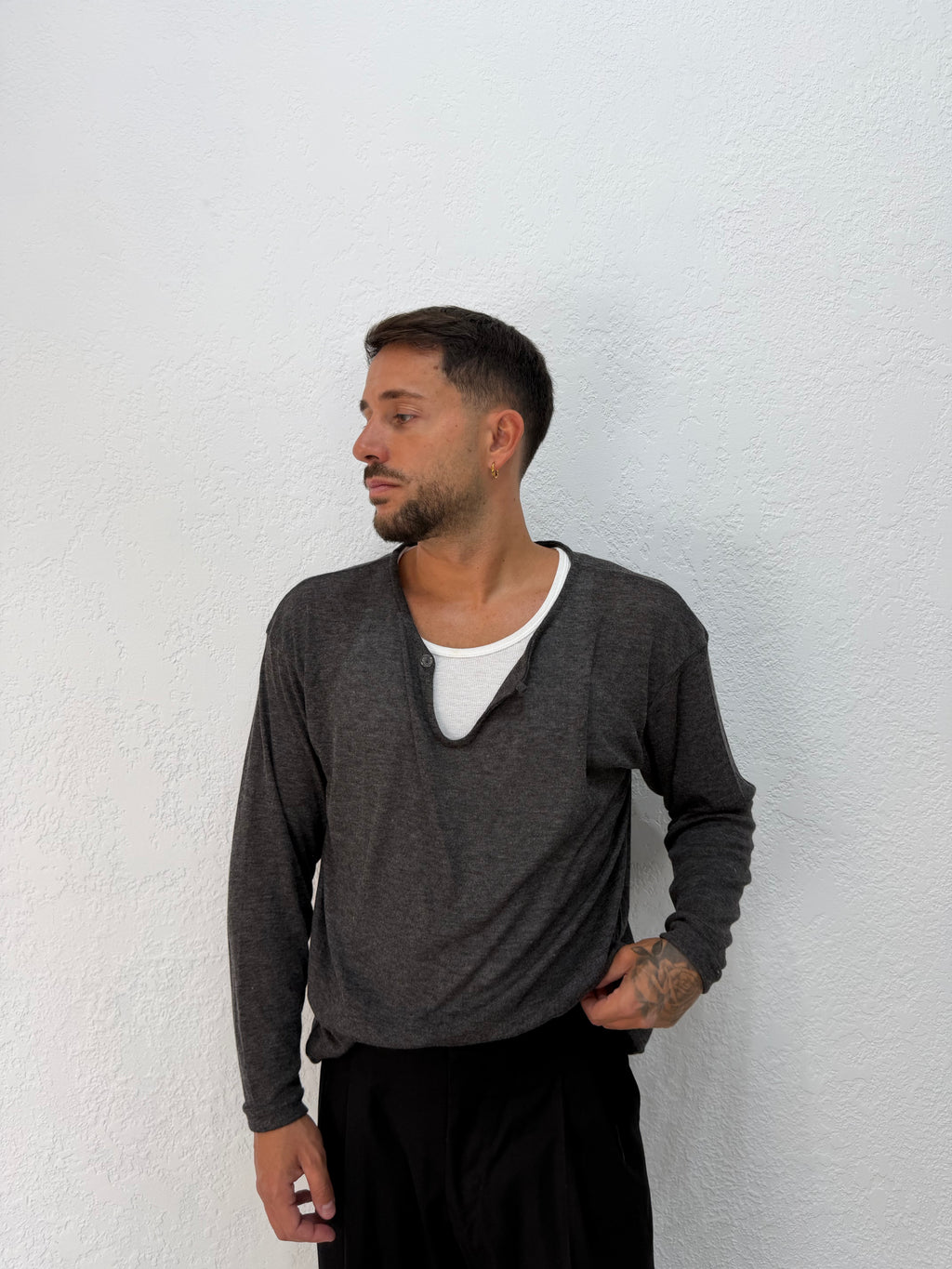 MAGLIA SCOLLO V  IN MISTO LANA