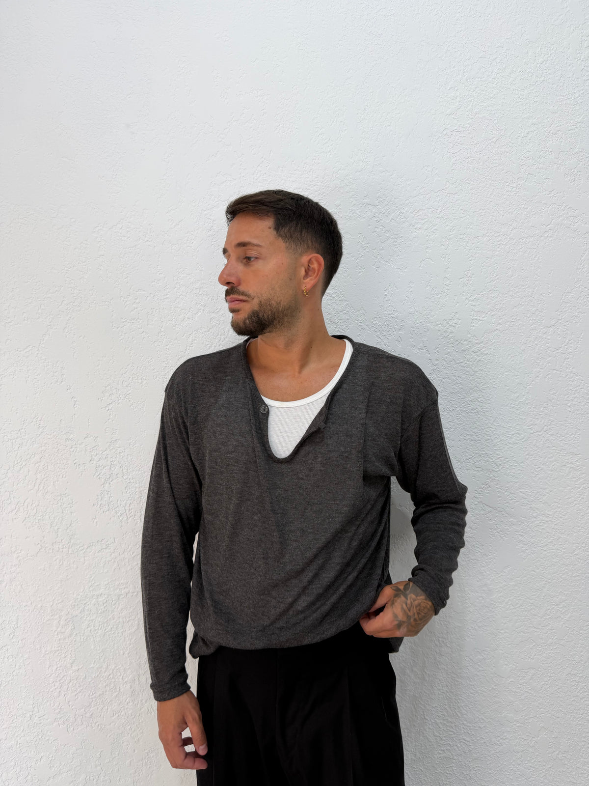 MAGLIA SCOLLO V  IN MISTO LANA