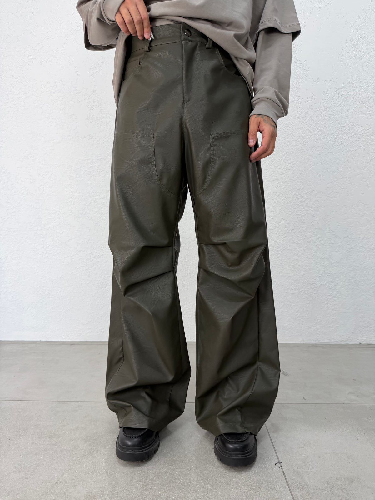 PANTALONE EFFETTO PELLE