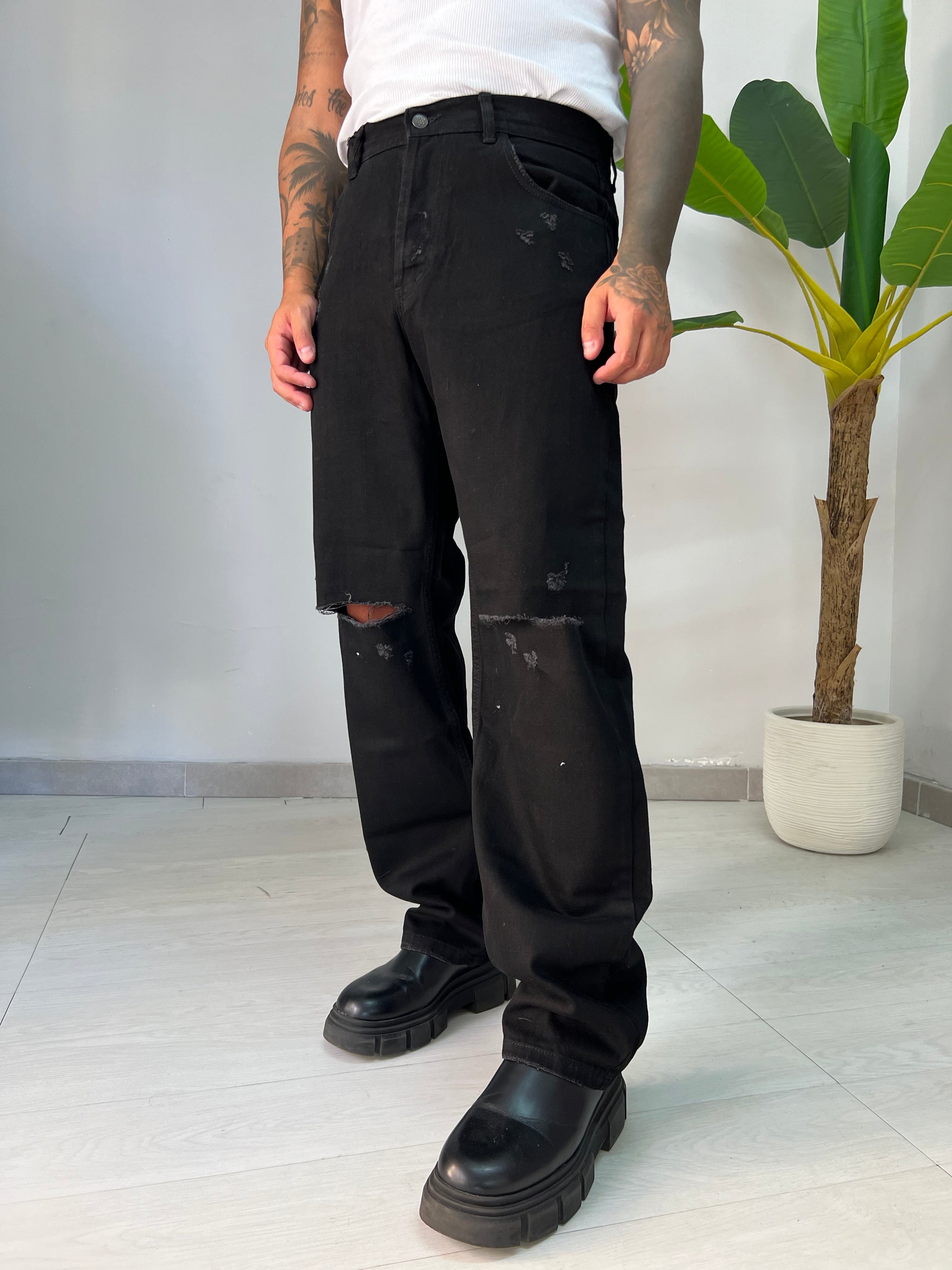 Jeans Baggy Nero con Rotture