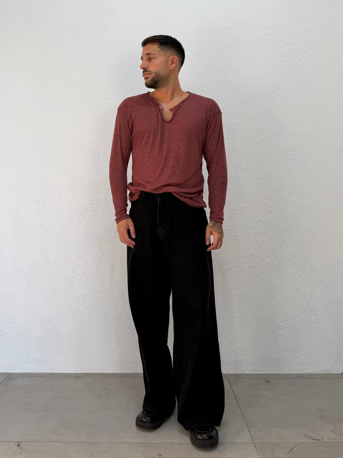 MAGLIA SCOLLO V  IN MISTO LANA