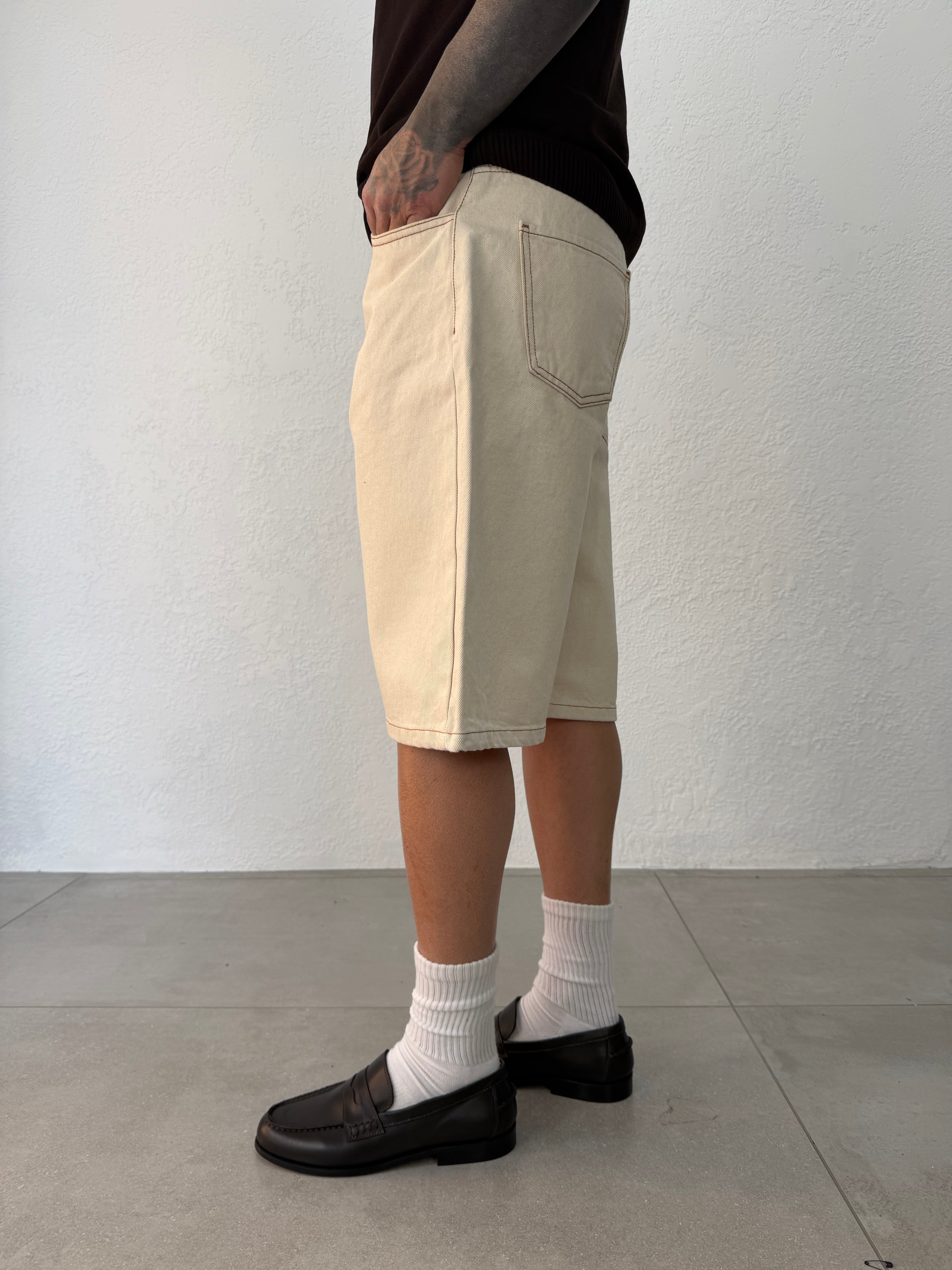 BERMUDA OVER BEIGE