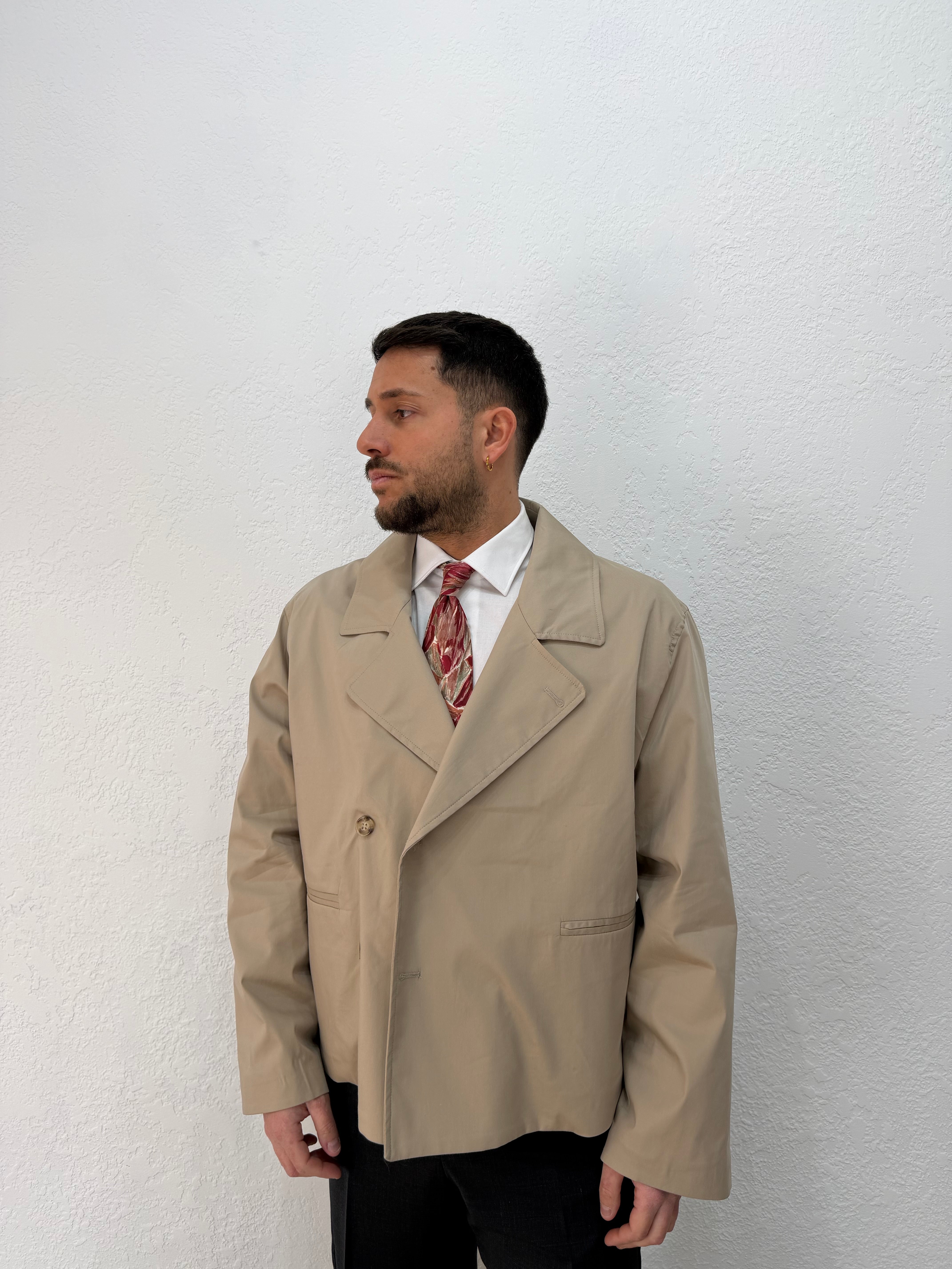 TRENCH CORTO