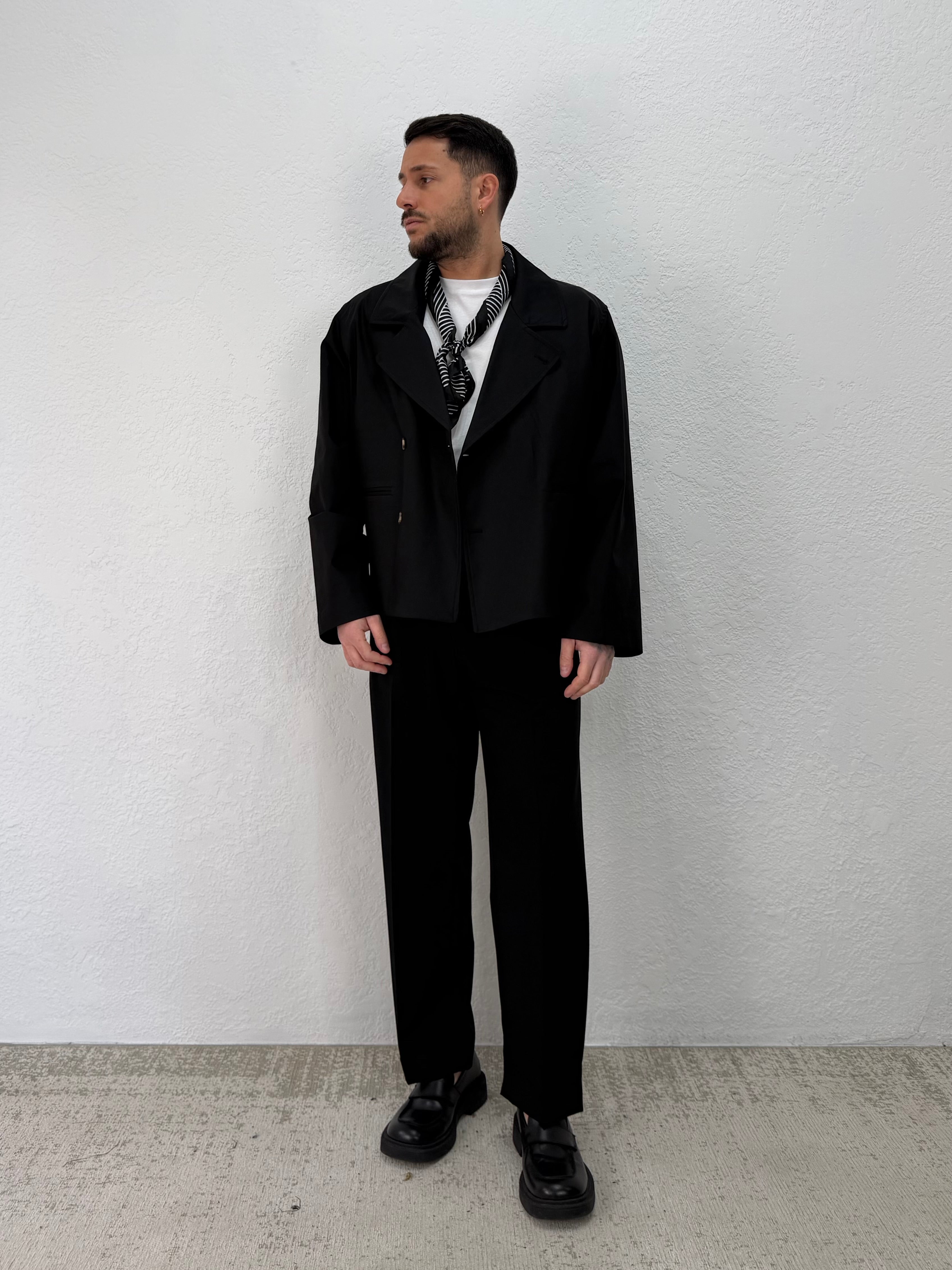 TRENCH CORTO