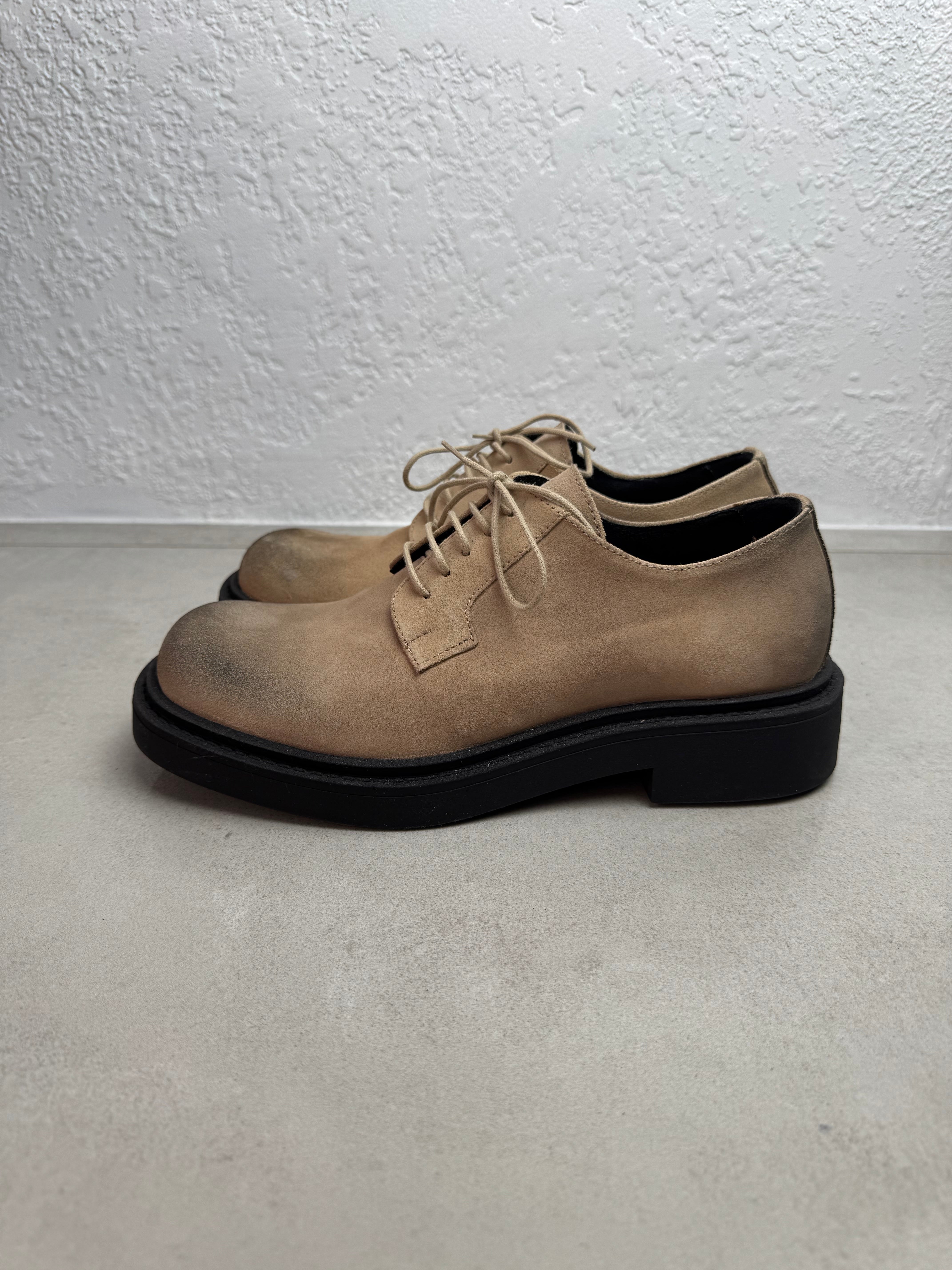 Stringata Punta Quadrata Beige Sporcato