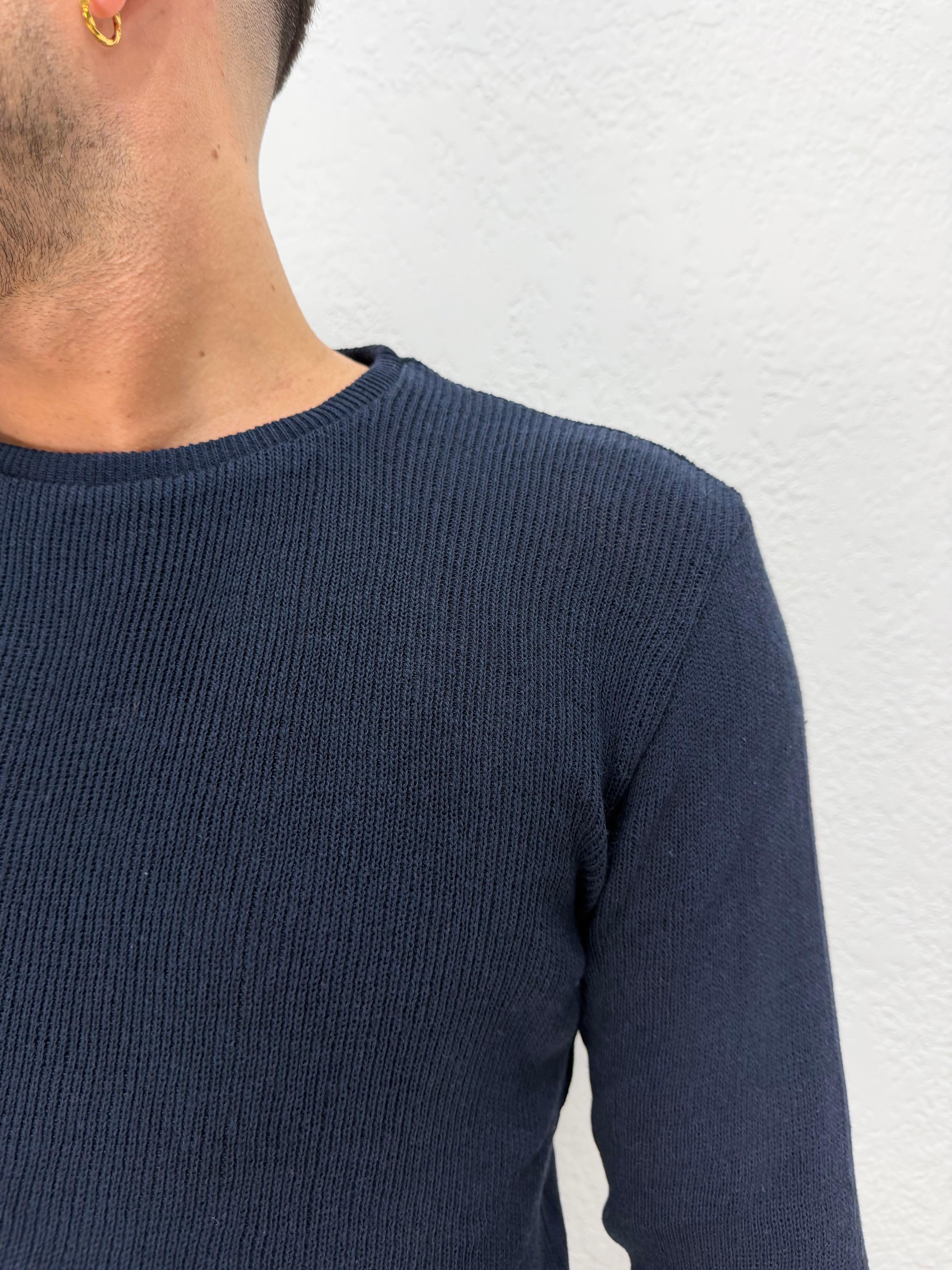 MAGLIA IN FILO LEGGERO ADERENTE