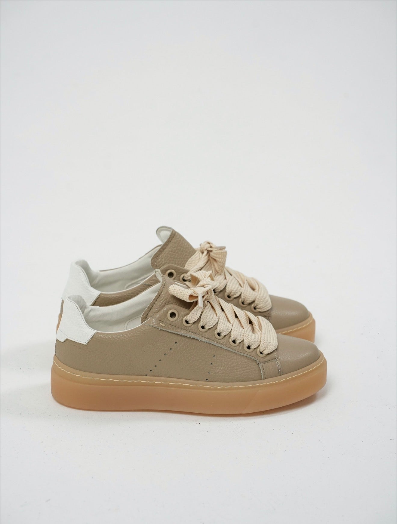 SNEAKERS BEIGE CON SUOLA OSSO