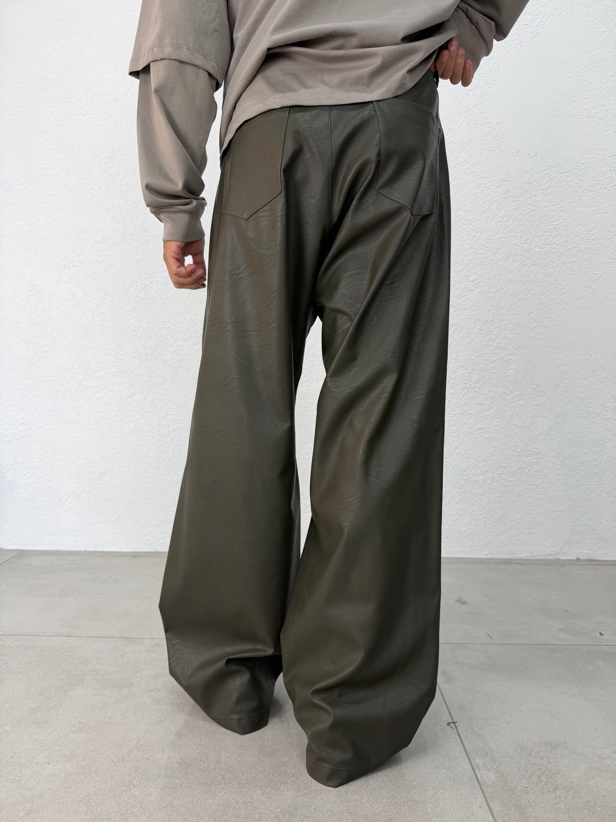 PANTALONE EFFETTO PELLE