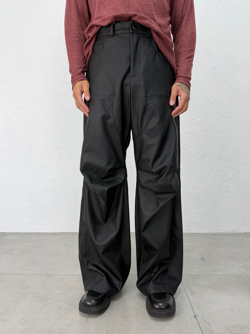 PANTALONE EFFETTO PELLE