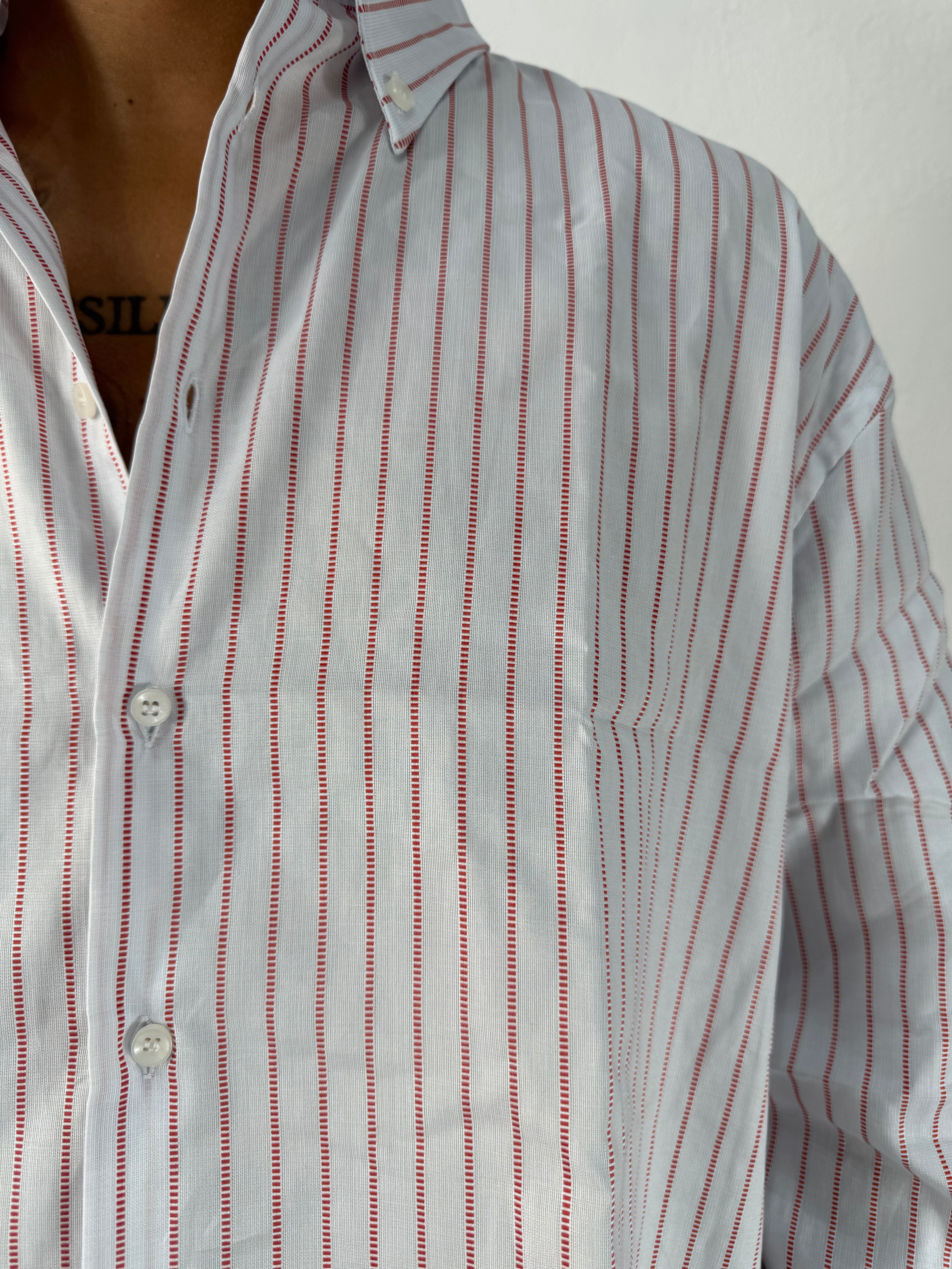 CAMICIA INUSUAL RIGATA ROSSA CON RICAMO