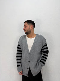 CARDIGAN OVER A FASCE