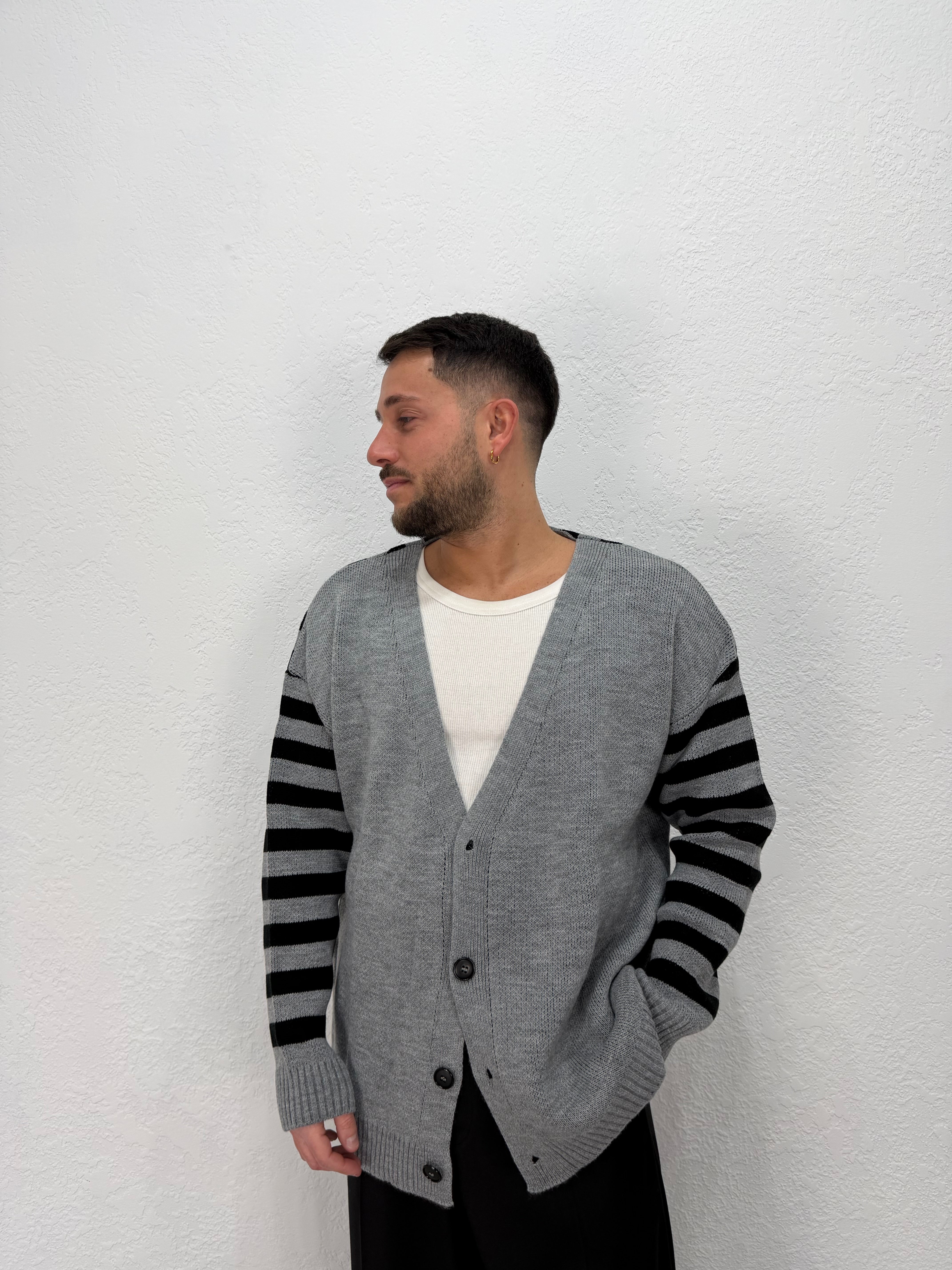 CARDIGAN OVER A FASCE