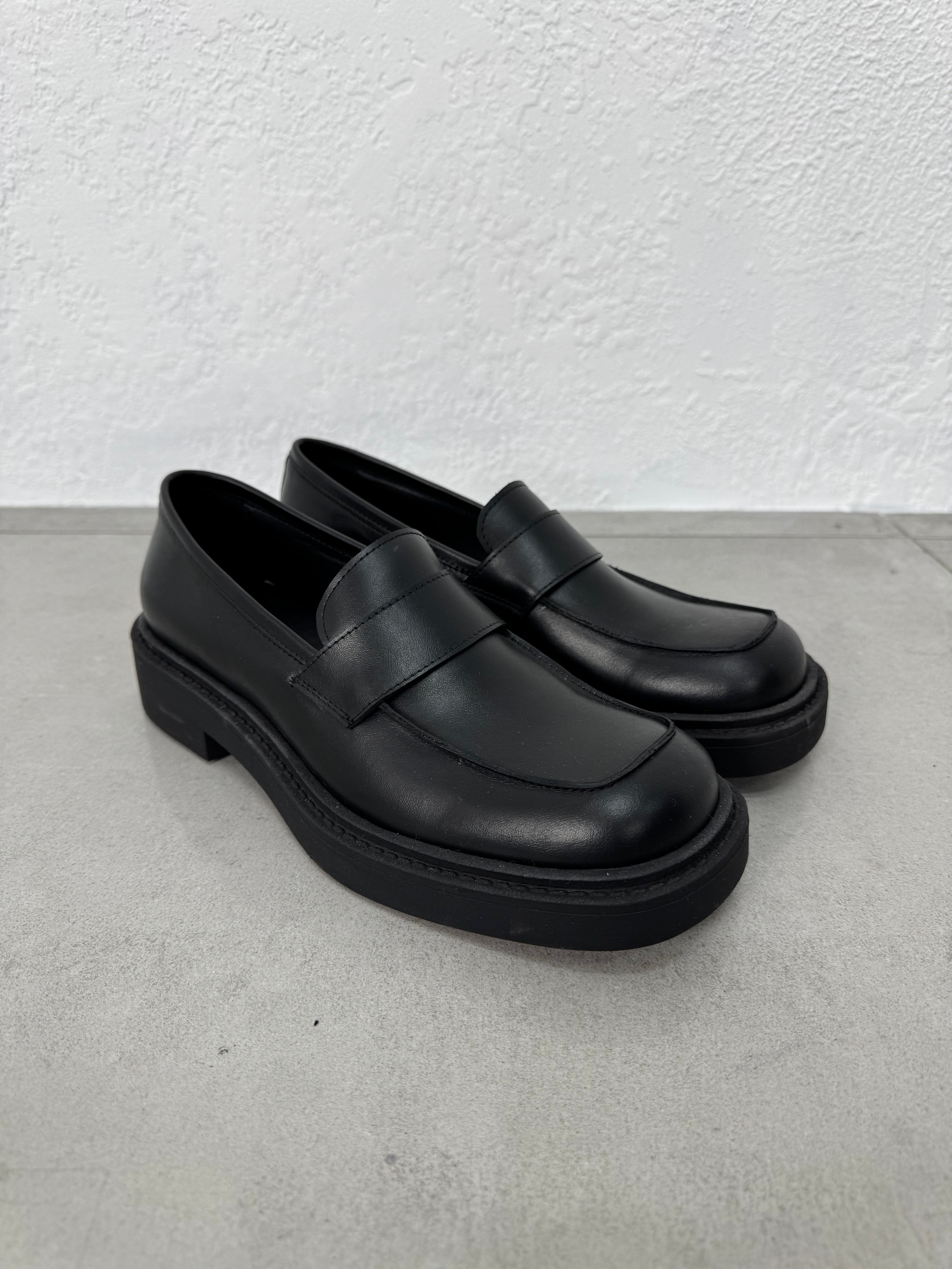 COLLEGE IN PELLE PUNTA QUADRATA