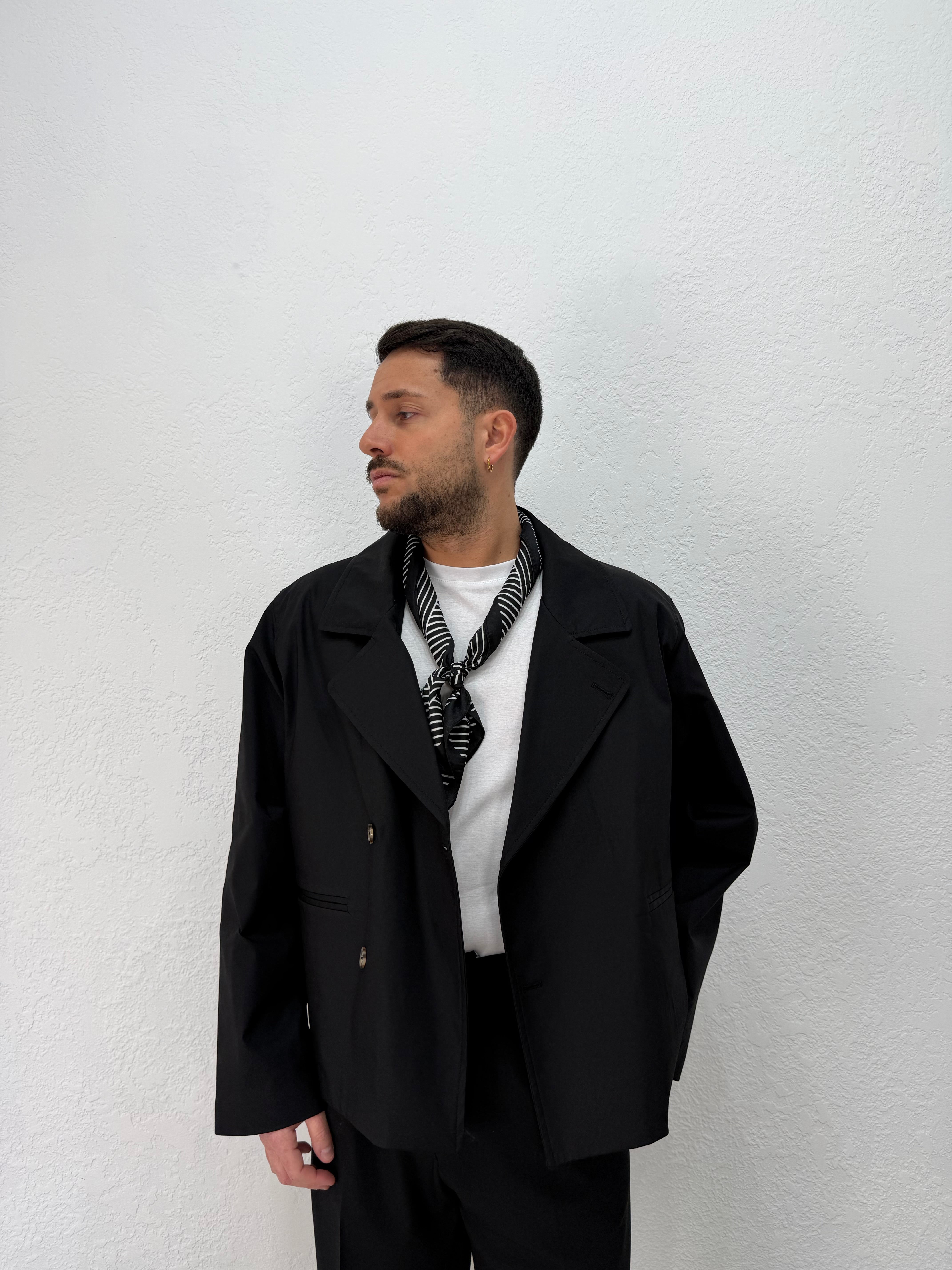 TRENCH CORTO