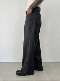 PANTALONE EFFETTO PELLE
