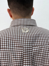 CAMICIA OVER STONDATA CON RICAMO VD QUADRI MARRONE