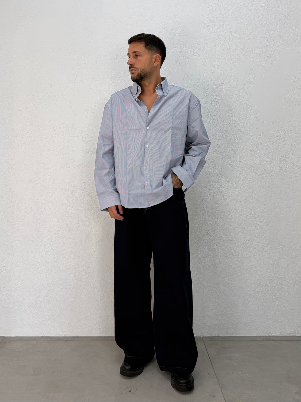 CAMICIA OVER STONDATA CON RICAMO VD RIGATA