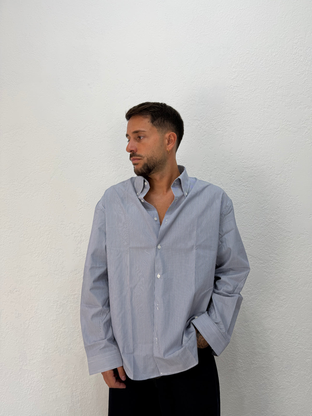 CAMICIA OVER STONDATA CON RICAMO VD RIGATA