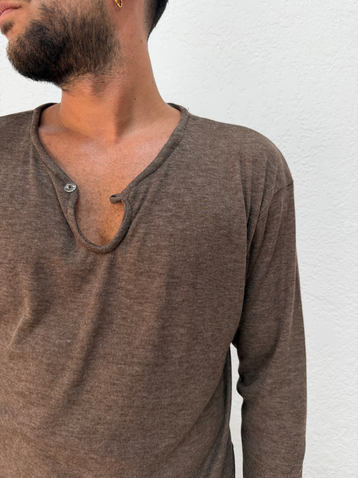 MAGLIA SCOLLO V  IN MISTO LANA